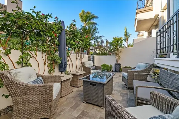 19295 Wingedfoot Circle, Huntington Beach, CA 92648