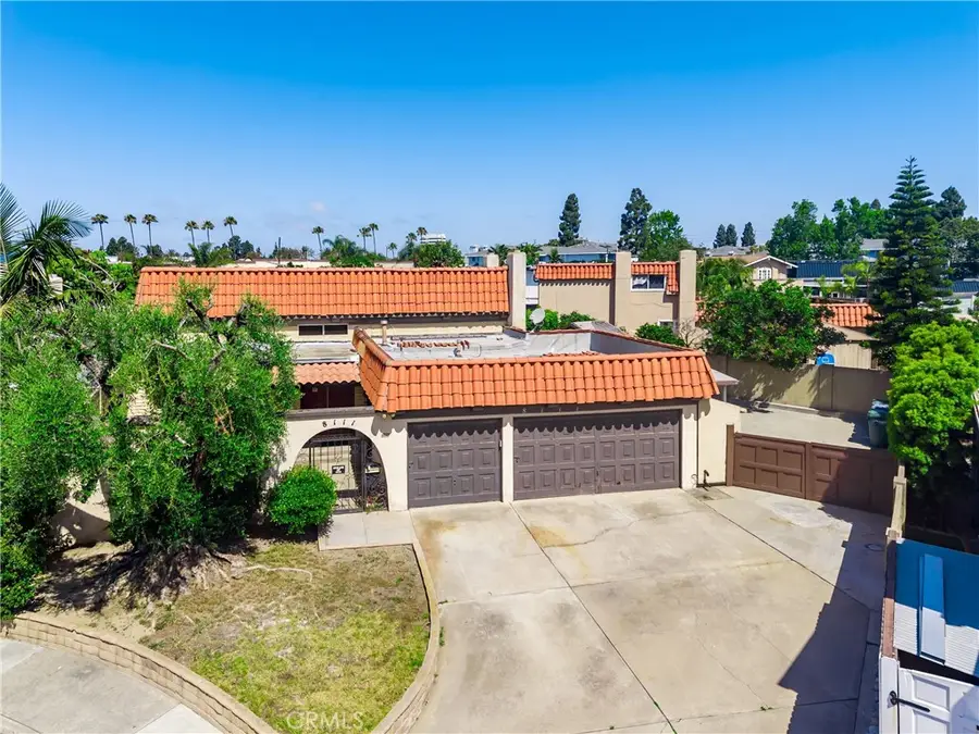 8111 Dartmoor Dr, Huntington Beach, CA 92646 - #2