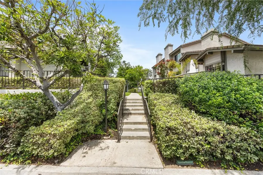 3 Moon Shadow, Irvine, CA 92603 - #3
