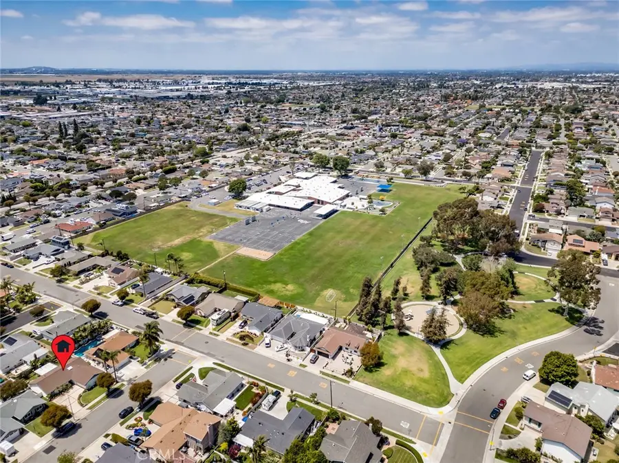 16381 Lakemont, Huntington Beach, CA 92647 - #3