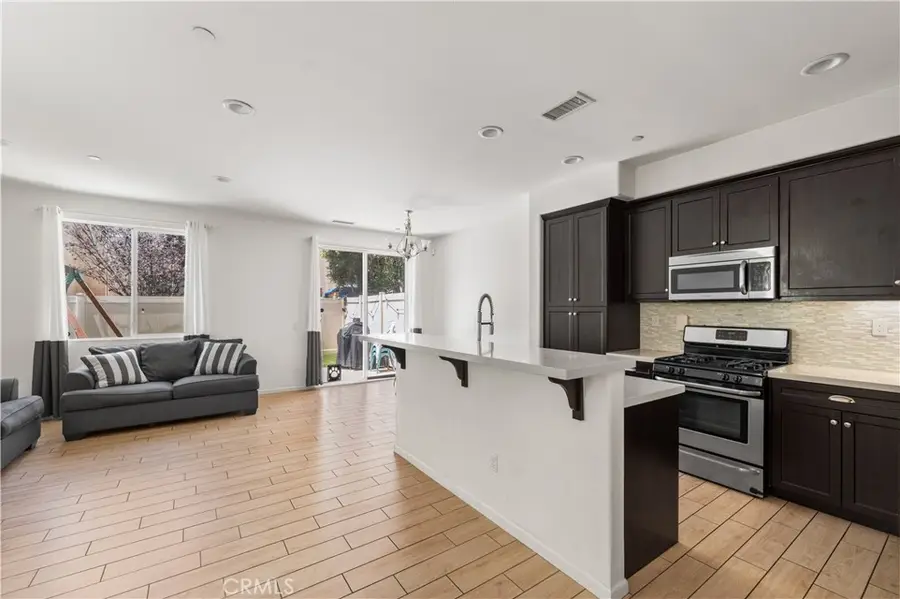 7611 N Honor, Van Nuys, CA 91405 - #2