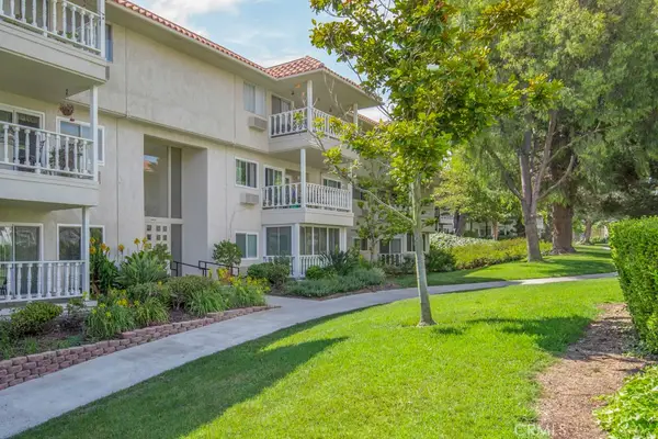 2400 Via Mariposa #1A, Laguna Woods, CA 92637