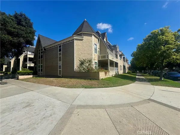 300 E Chestnut Avenue #301, Santa Ana, CA 92701