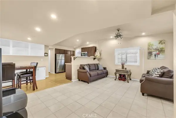 210 Dresden Ave N, Santa Ana, CA 92703