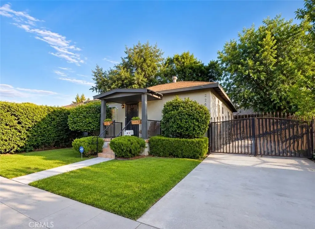 220 W Kendall, Corona, CA 92882 - #1