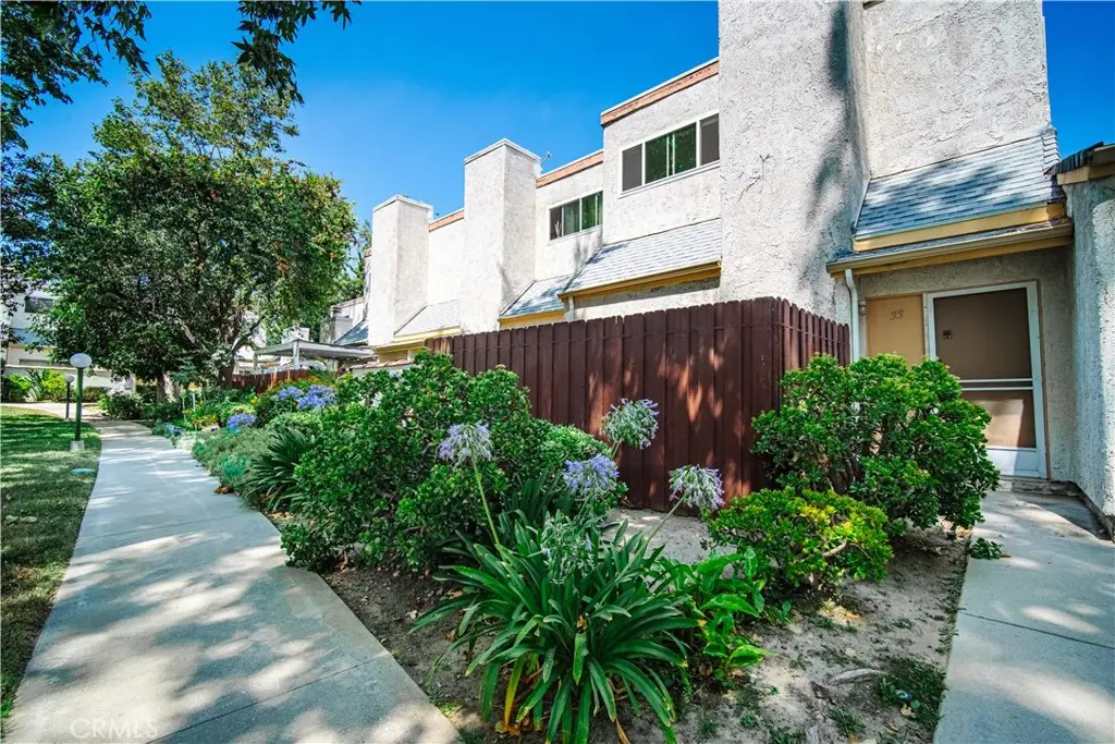 8851 Independence Avenue #APT 33, Canoga Park, CA 91304 - #1