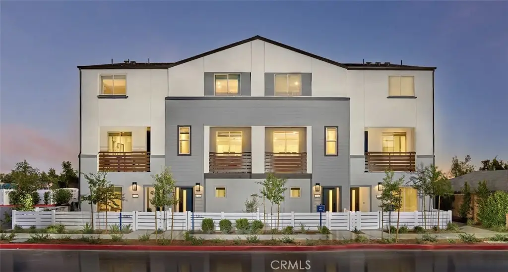 1304 W W Oak Crest Paseo, Ontario, CA 91762 - #1