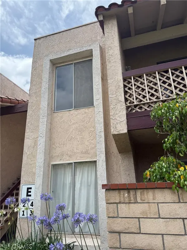 700 W La Veta #E4, Orange, CA 92868