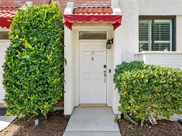 6540 Hayvenhurst Avenue #35, Lake Balboa, CA 91406