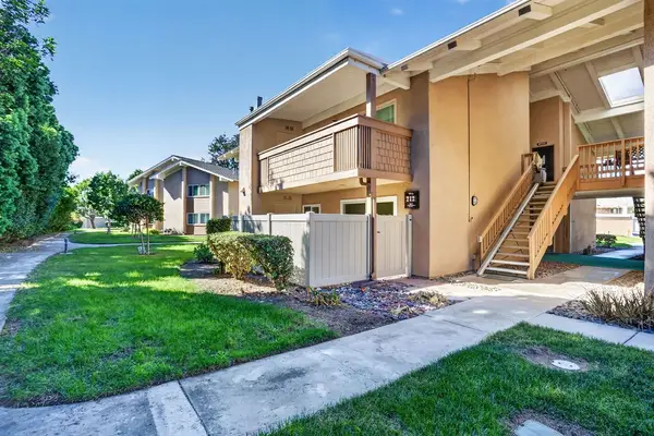 8877 Lauderdale Court #212B, Huntington Beach, CA 92646