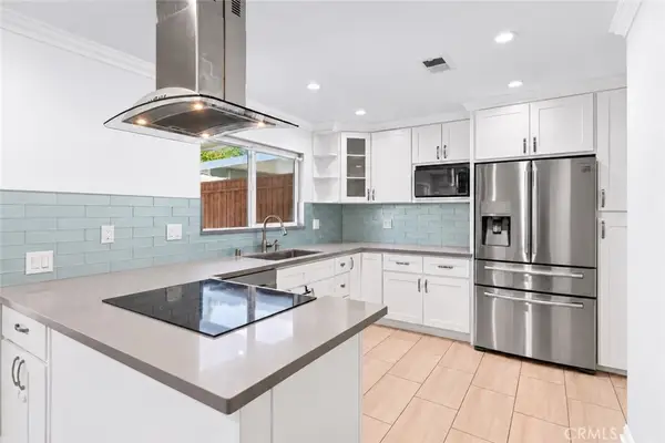 3165 College, Costa Mesa, CA 92626