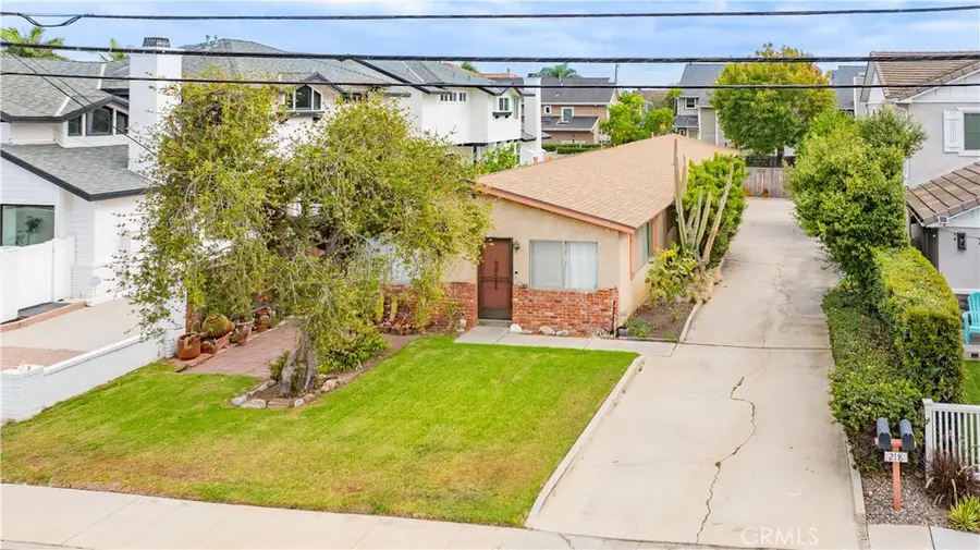 218 E 16th E, Costa Mesa, CA 92627 - #2