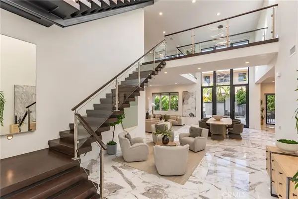 61 Iluna, Irvine, CA 92618