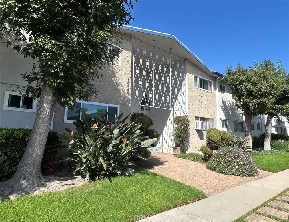 15549 S Budlong #25, Gardena, CA 90247 - #1