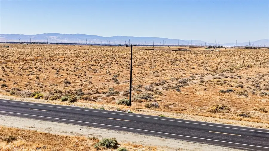 2705 90th Street W, Rosamond, CA 93560 - #2