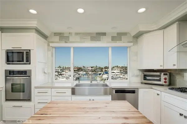 4165 Warner #101, Huntington Beach, CA 92649