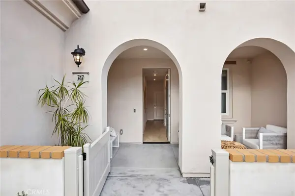731 E Route 66, Glendora, CA 91740