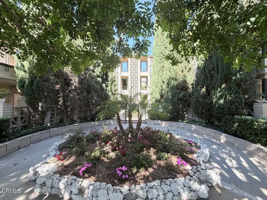 1255 S Orange Grove Boulevard #4, Pasadena, CA 91105 - #2