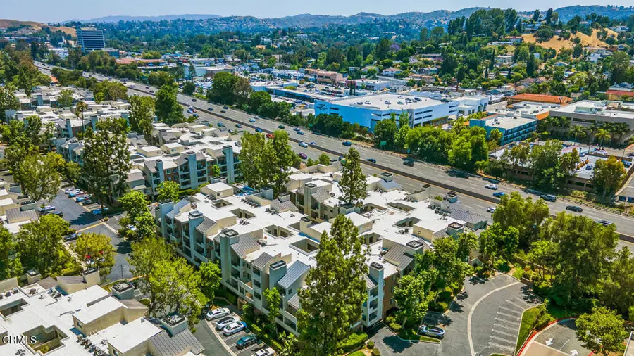 5500 Owensmouth Avenue #104, Woodland Hills, CA 91367 - #3