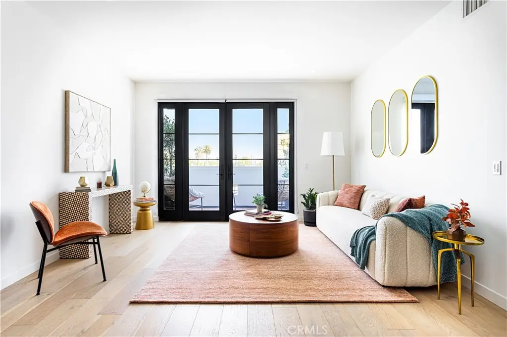 1333 S Orange Grove Avenue #211, Los Angeles, CA 90019 - Image #1