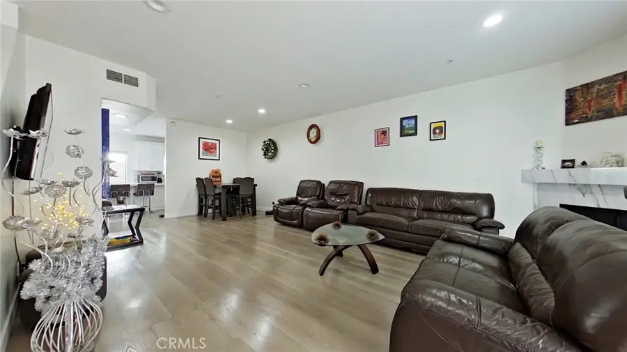 18347 Saticoy, Reseda, CA 91335 - Image #3