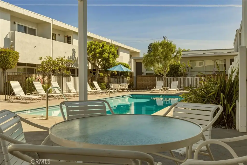 4331 W Sarah Street #10, Burbank, CA 91505 - #1