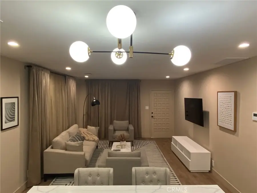 405 W Broadway, Glendale, CA 91204 - #2
