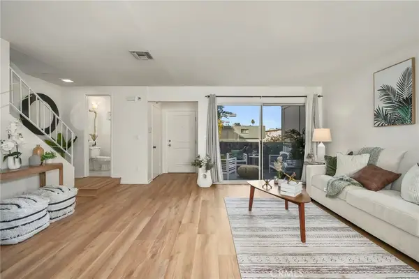 18550 Hatteras Street #87, Tarzana, CA 91356