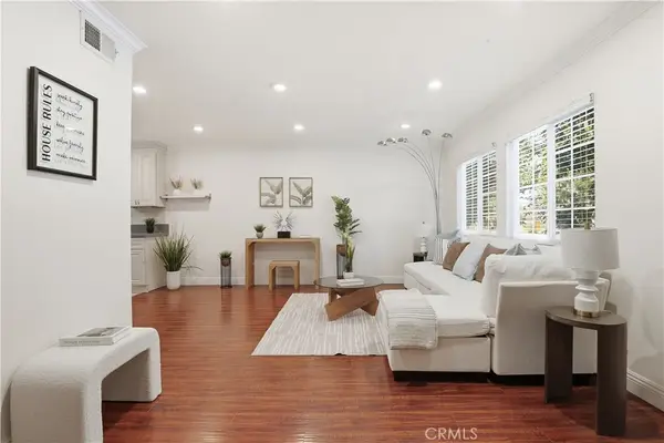 4189 Vineland Avenue #111, Studio City, CA 91602
