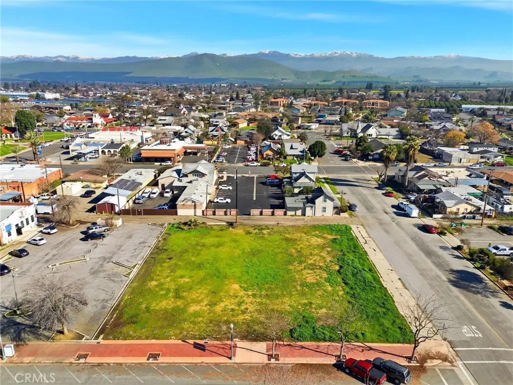 190 S Elmwood Avenue, Lindsay, CA 93247 - #1
