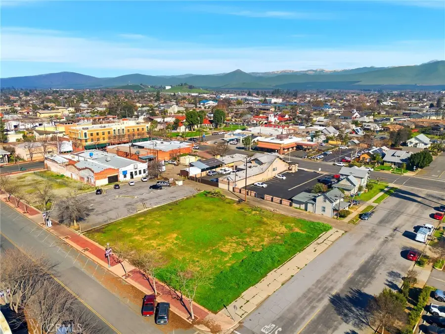 190 S Elmwood Avenue, Lindsay, CA 93247 - #3