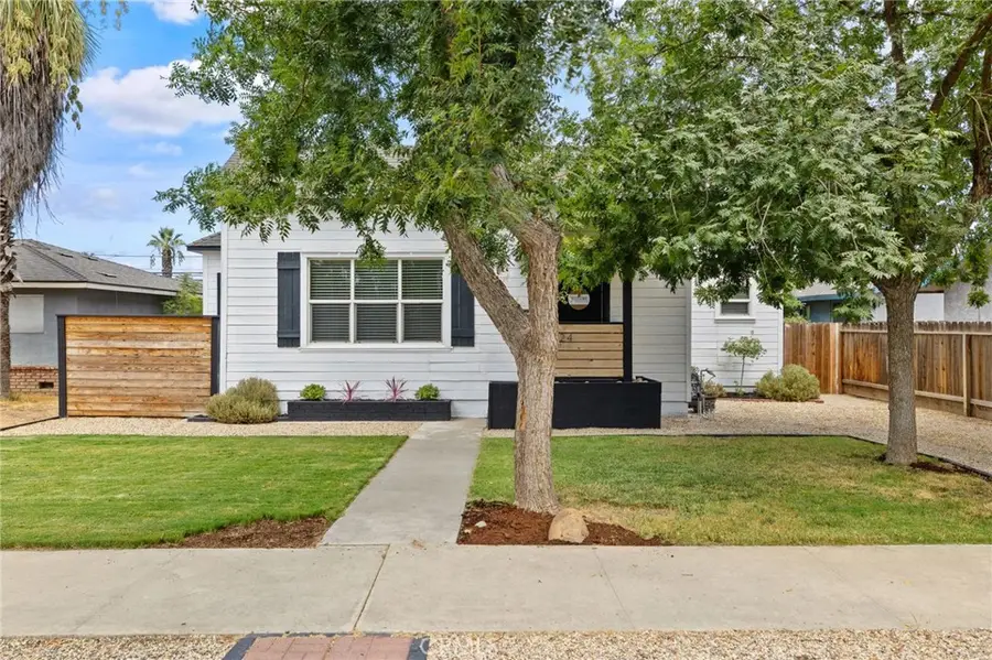 224 E 10th, Hanford, CA 93230 - #2