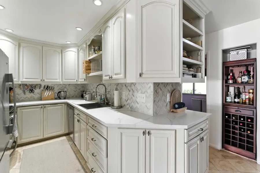 4252 Loma Riviera Lane, San Diego, CA 92110 - Image #3