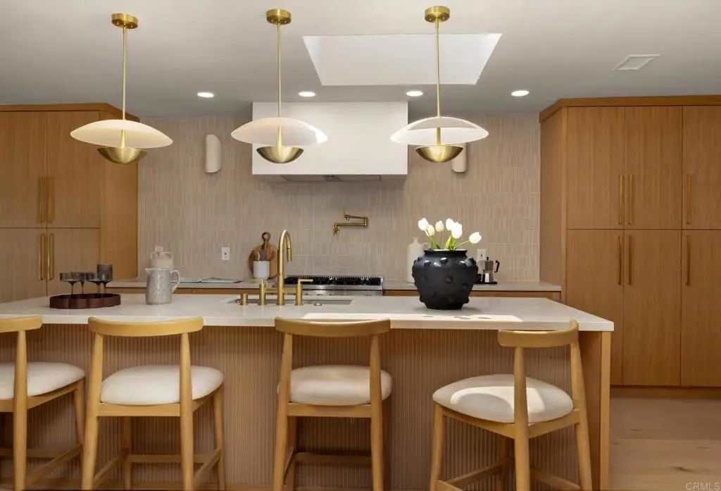 5949 S Garth Ave, Los Angeles, CA 90056 - Image #1