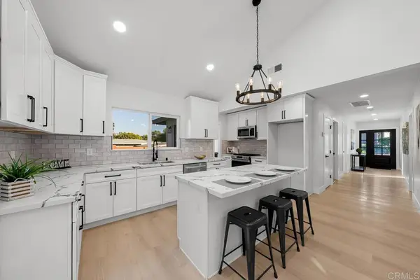 7118 Stanford Ave., La Mesa, CA 91942