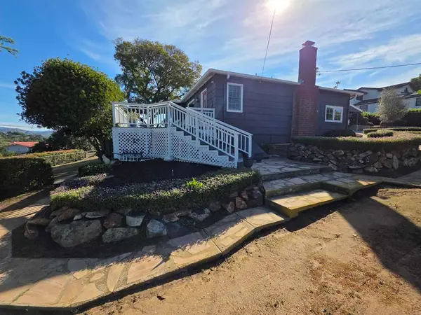 10945 Puebla Dr, La Mesa, CA 91941