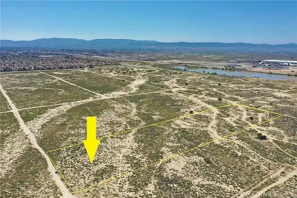 Stw Vic Avenue, Lancaster, CA 93534