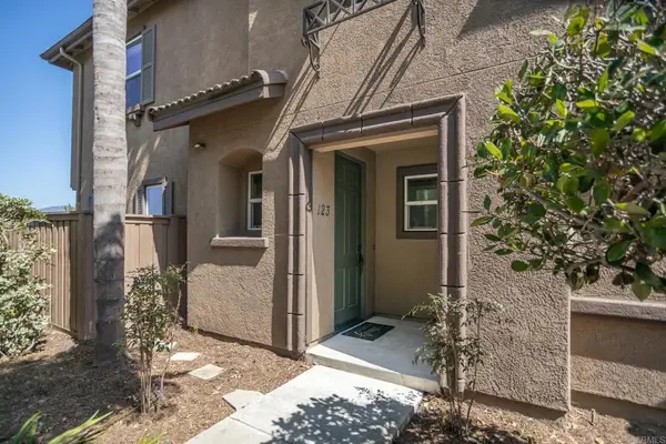 425 S Meadowbrook Dr #123, San Diego, CA 92114