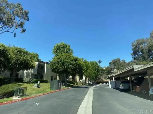 432 Edgehill Lane #15, Oceanside, CA 92054