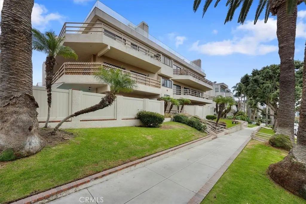 512 Esplanade #303, Redondo Beach, CA 90277 - #1