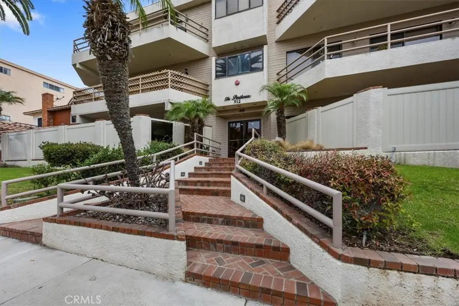512 Esplanade #303, Redondo Beach, CA 90277 - #2