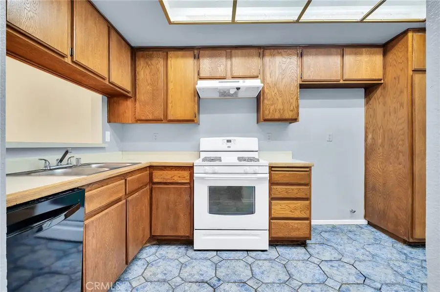 955 E 3rd #202, Long Beach, CA 90802 - #2