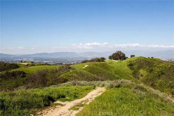 1 Mulholland, Tarzana, CA 90290