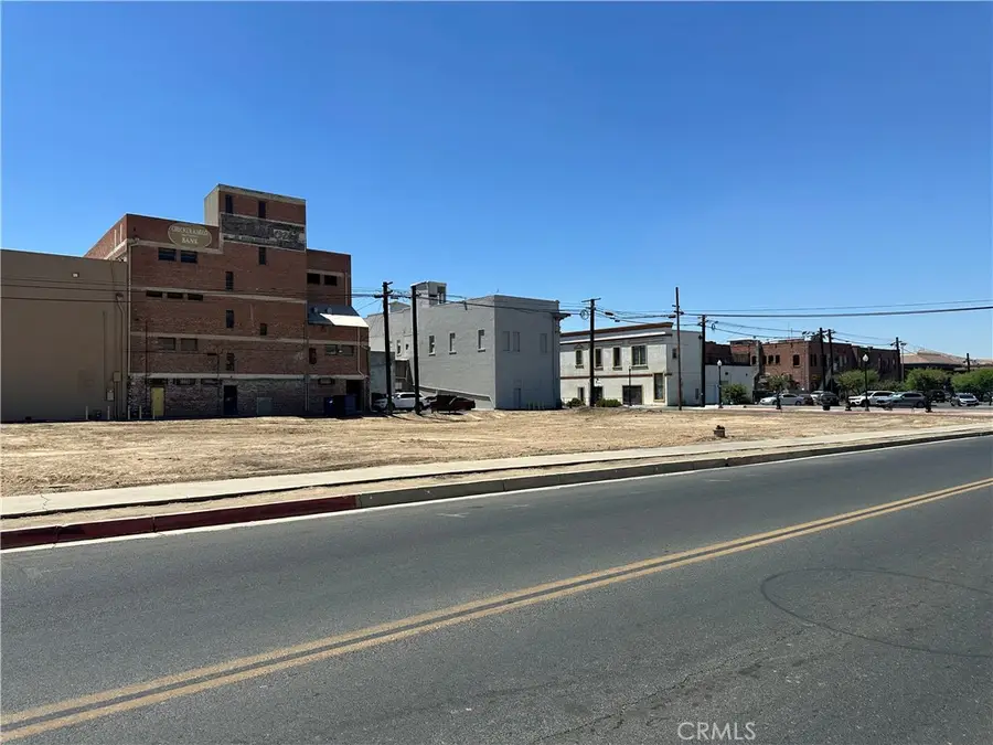 36 E Mill Avenue, Porterville, CA 93257 - #3