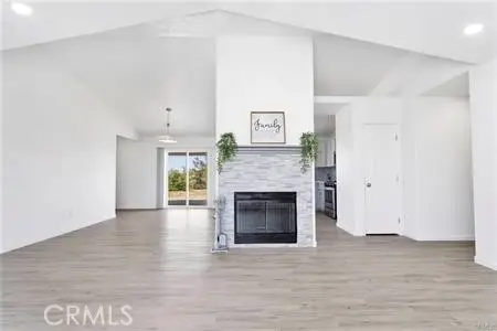 8951 Grapefruit Ave, Hesperia, CA 92345 - #1