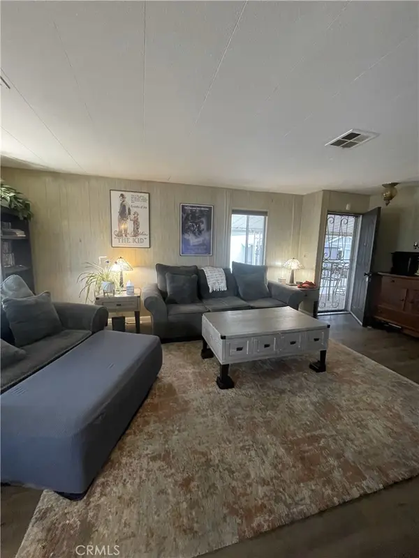 13 Palm Via, Anaheim, CA 92801