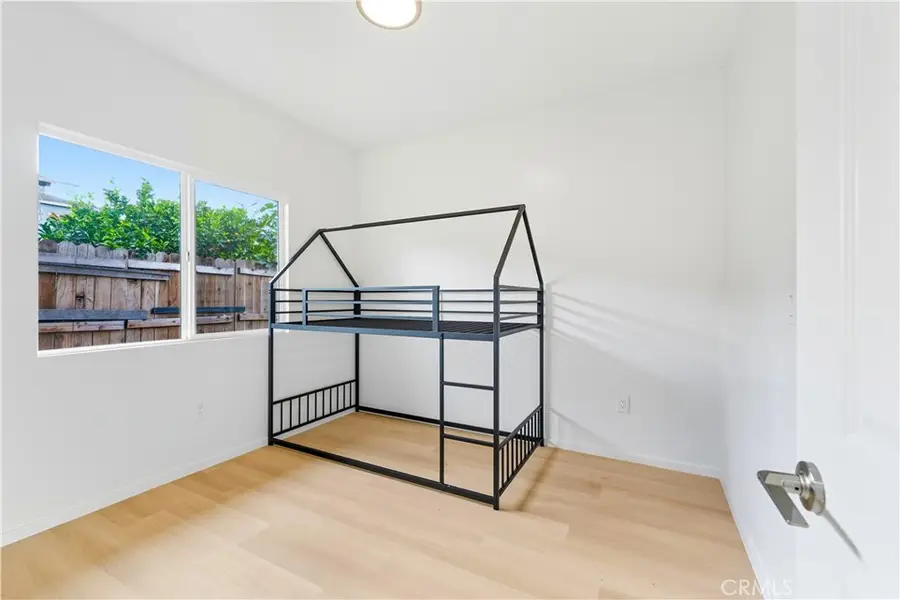 945 W 76th St, Los Angeles, CA 90044 - Image #3