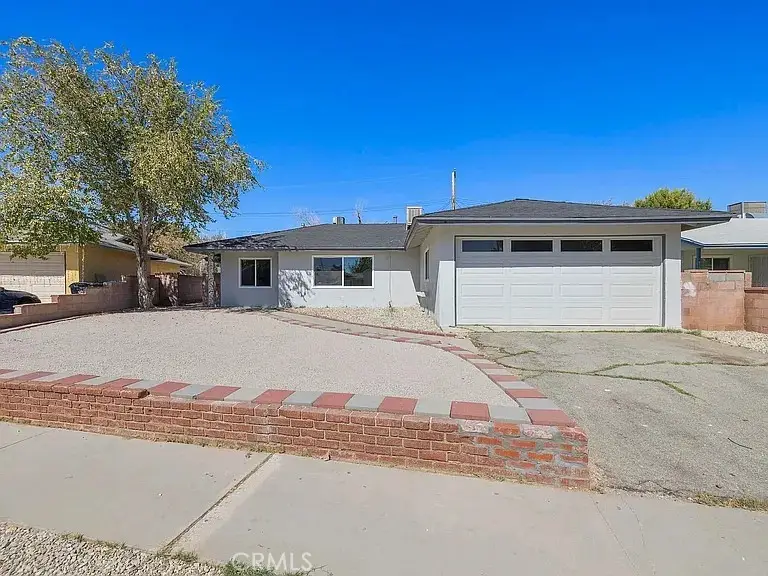 611 611 1/2 E Ovington, Lancaster, CA 93535 - #1