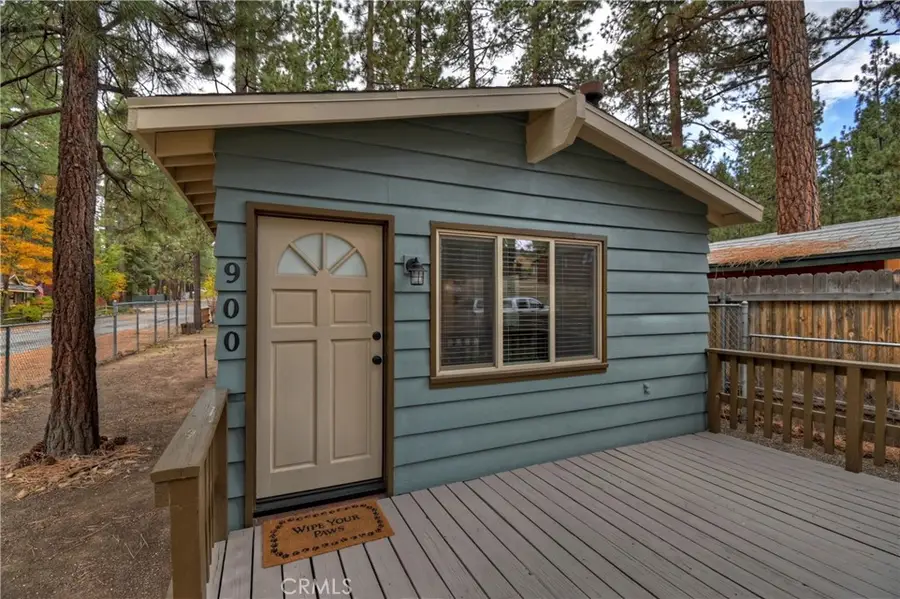 900 Robinhood Boulevard, Big Bear City, CA 92314 - Image #2