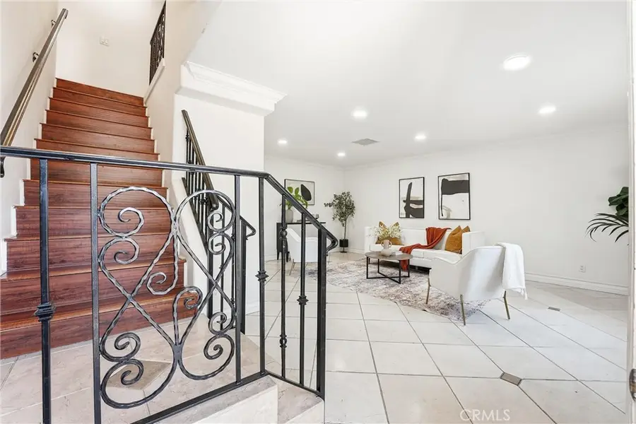 7006 Valmont #B, Tujunga, CA 91042 - #2